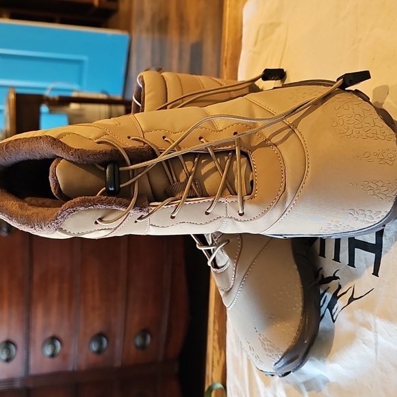 💖 HIKE FOOTWEAR TAN & BROWN Hiking Boots  (💲price reduced!) 💖 NWT - Picture 5 of 13